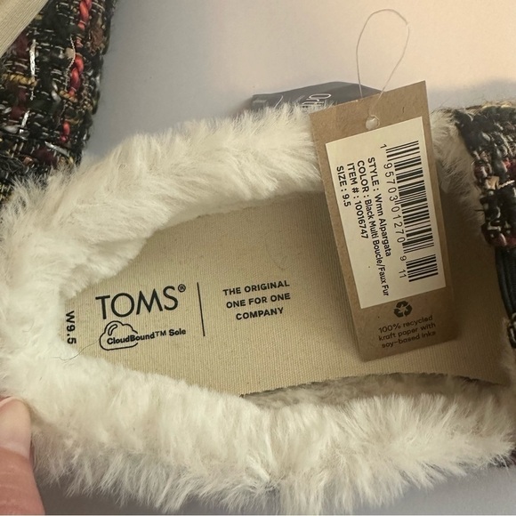 Tom’s woman’s alpargara slip on Sherpa lined shoes. - Picture 4 of 6